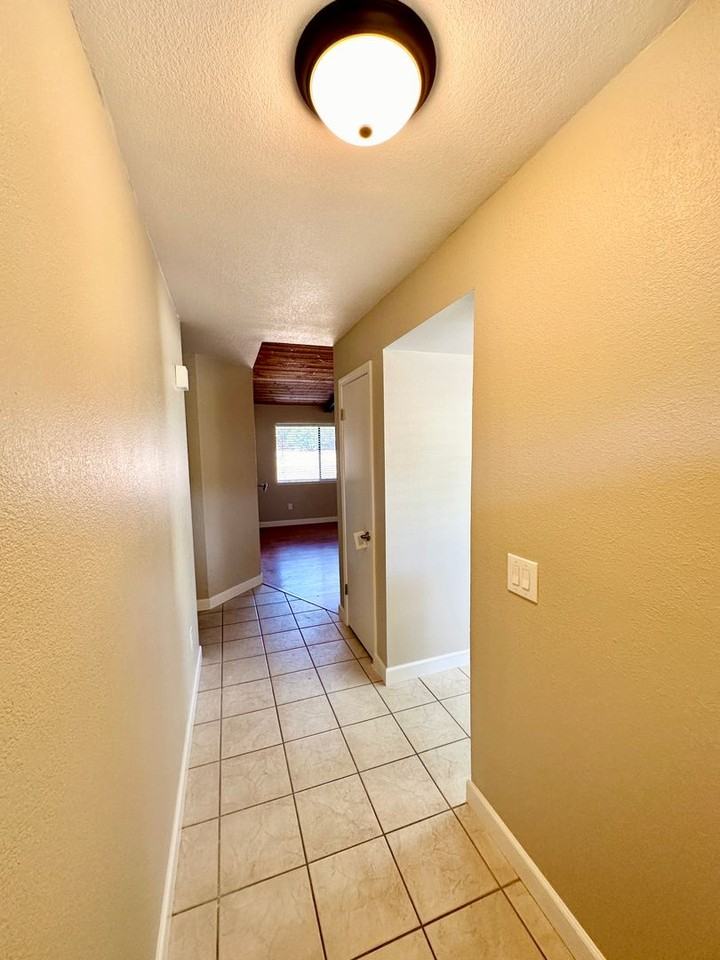 735 Walnut Dr - Photo 2 of 19