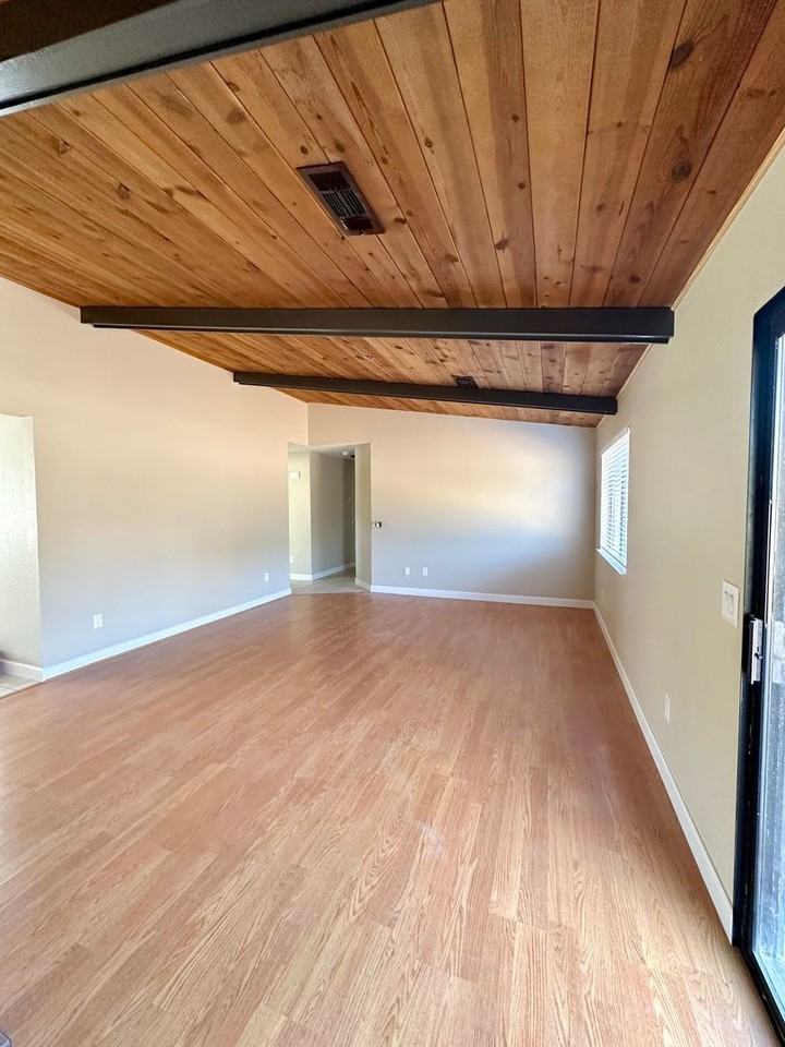 735 Walnut Dr - Photo 4 of 19