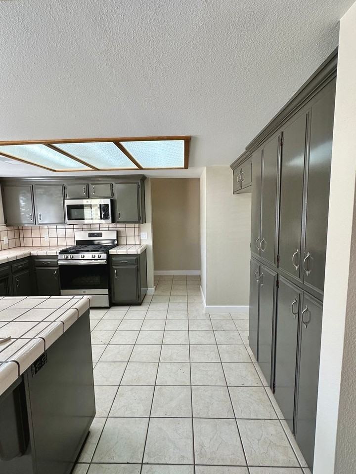 735 Walnut Dr - Photo 7 of 19