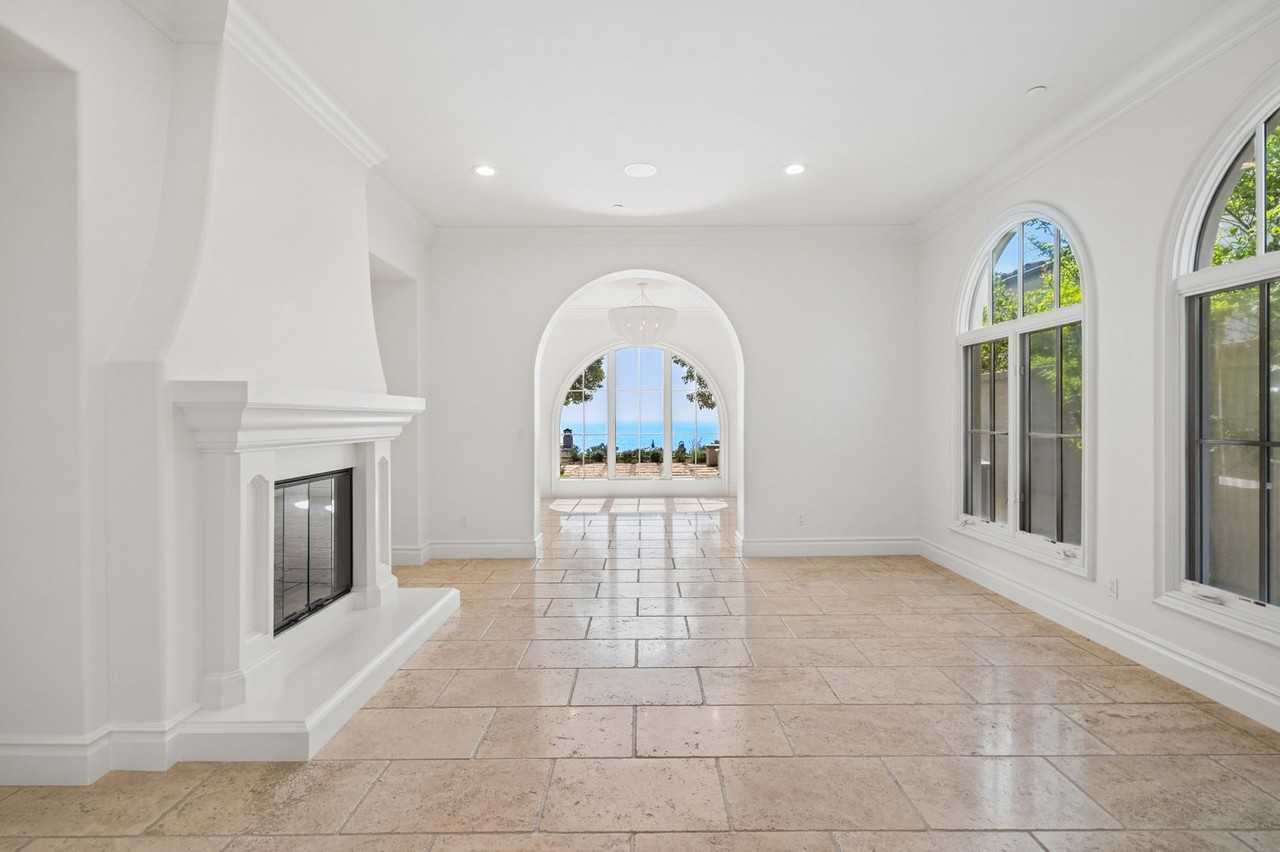 28 Cliffhouse Blf - Photo 3 of 34