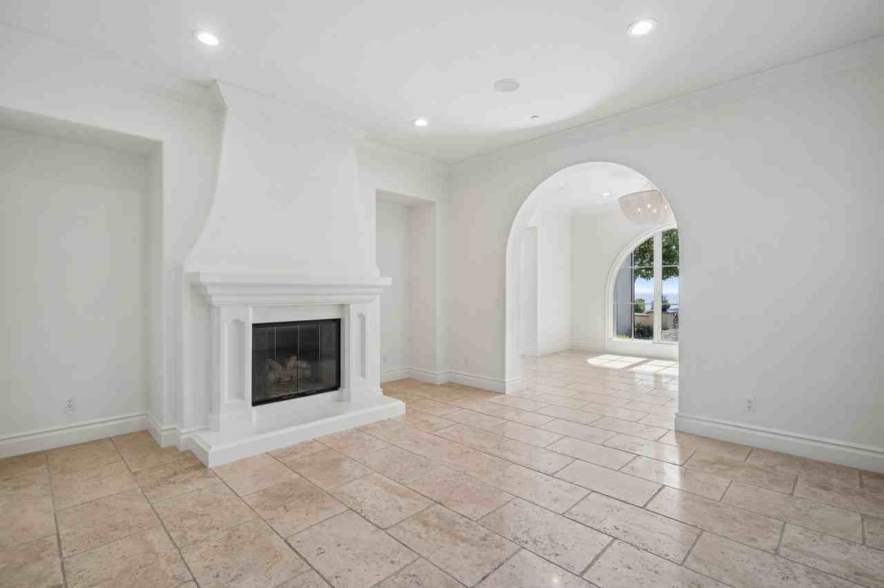 28 Cliffhouse Blf - Photo 4 of 34