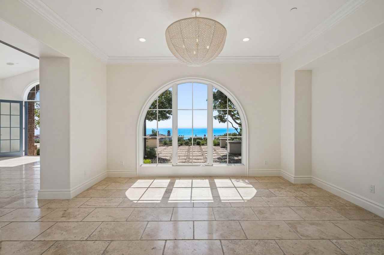 28 Cliffhouse Blf - Photo 5 of 34
