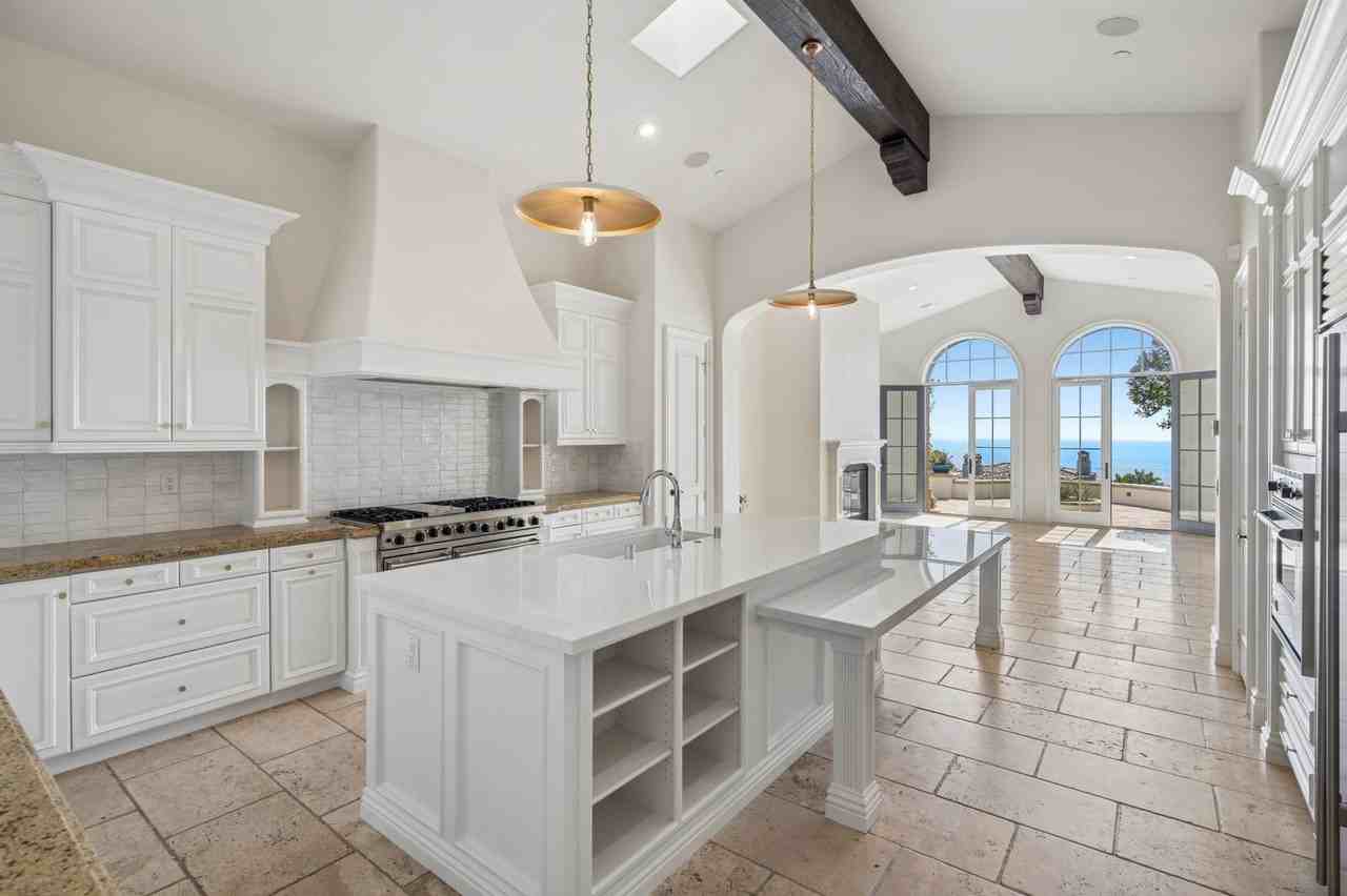 28 Cliffhouse Blf - Photo 7 of 34