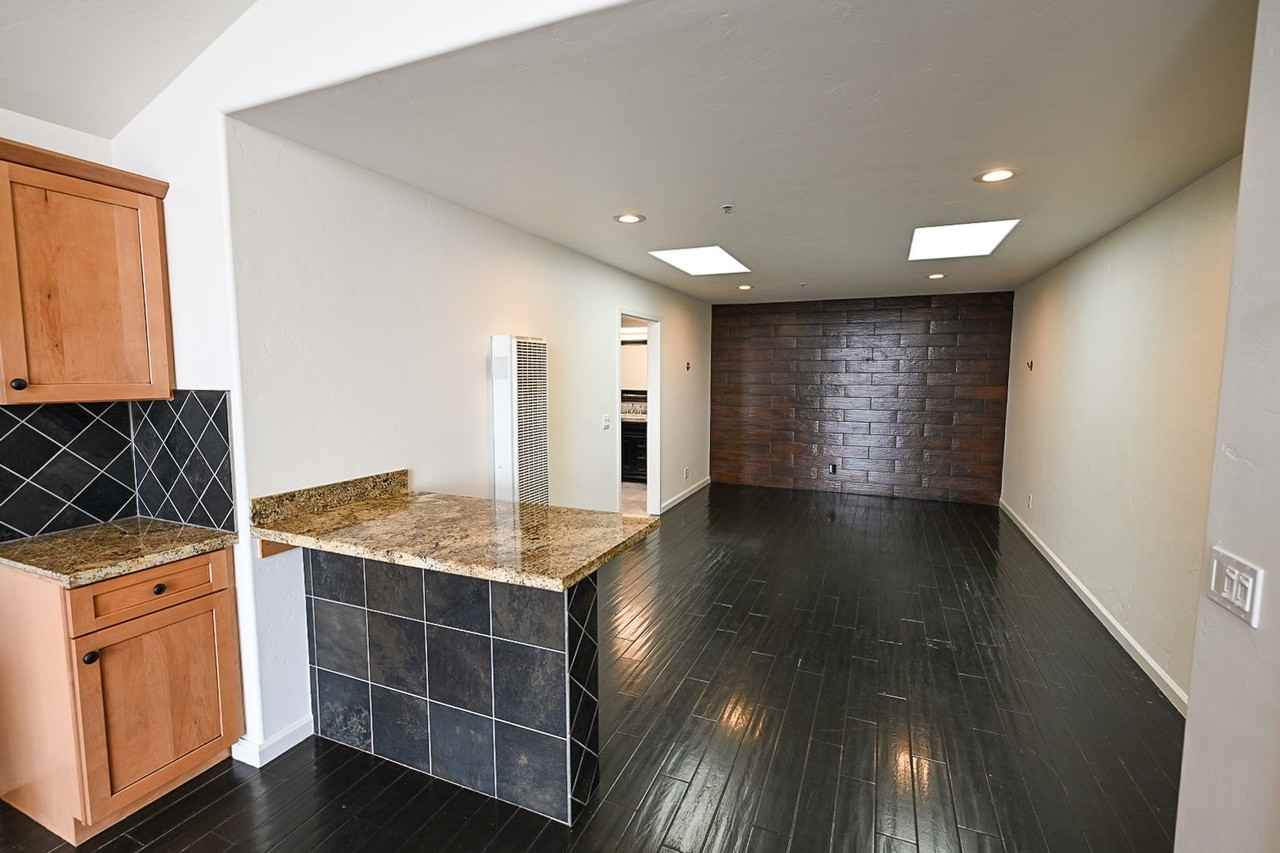 370 Shasta St - Photo 5 of 11