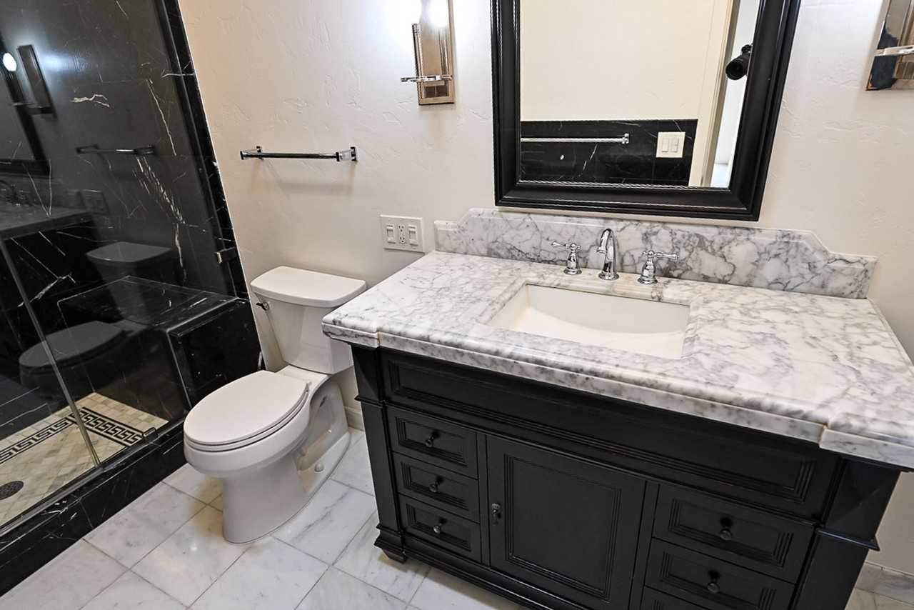 370 Shasta St - Photo 6 of 11