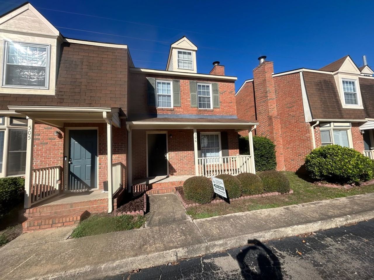 940 Glenn St - Photo 2 of 36
