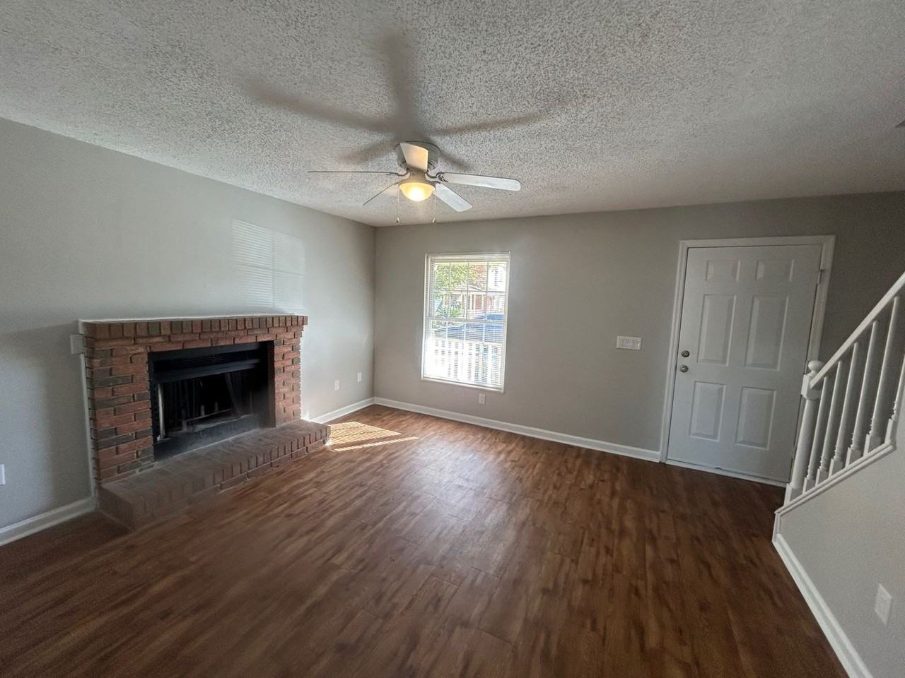 940 Glenn St - Photo 4 of 36