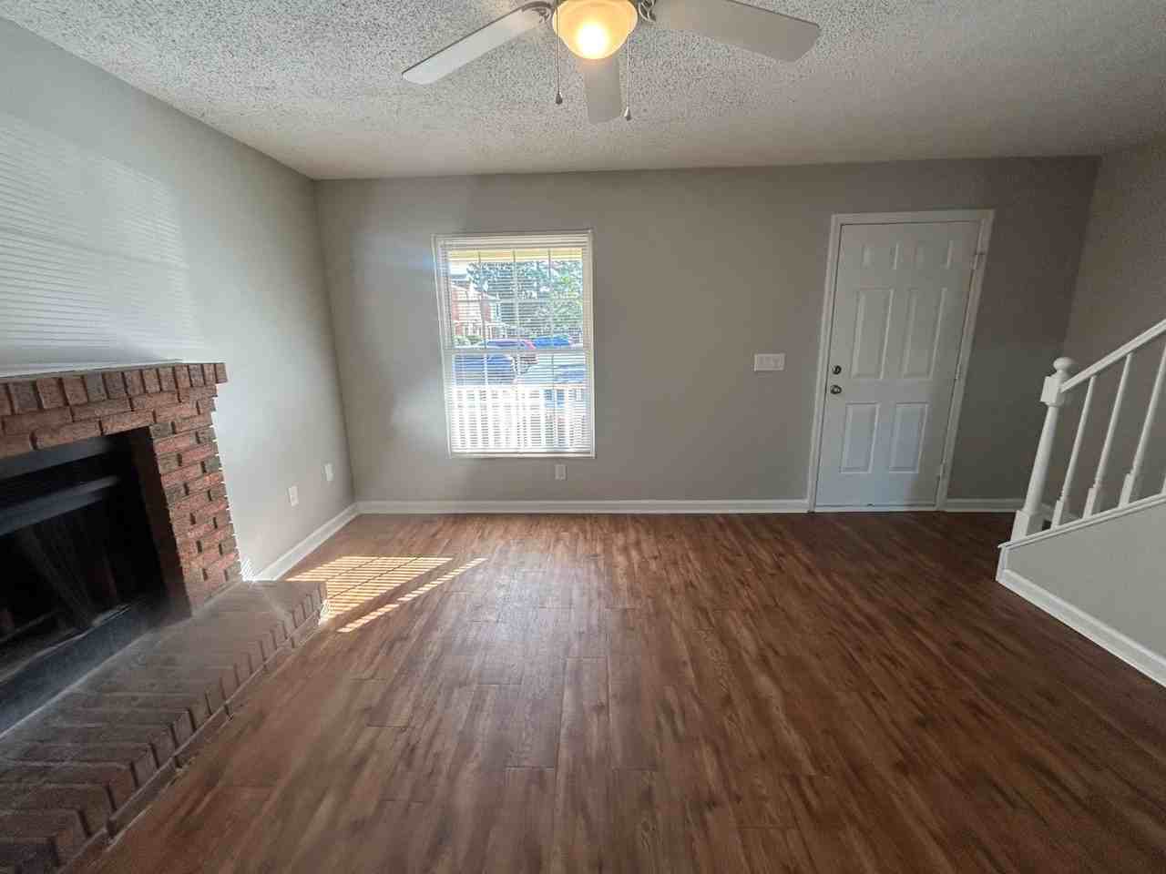 940 Glenn St - Photo 5 of 36