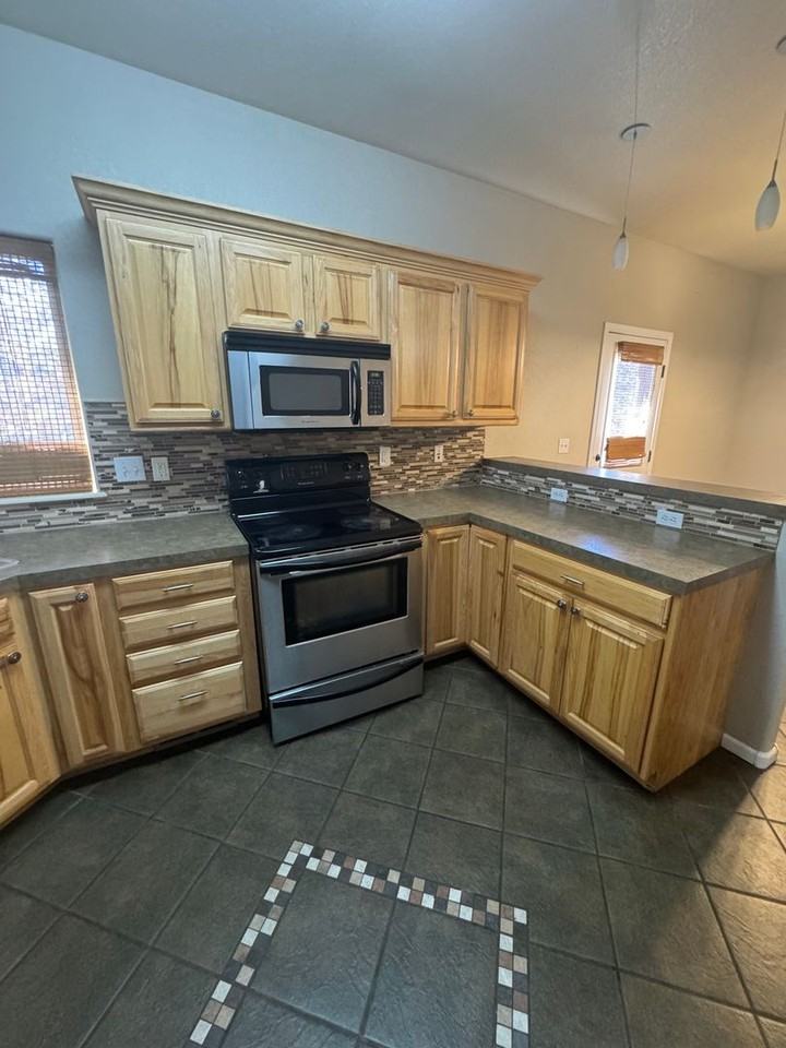 4547 Hayler Ave - Photo 6 of 19