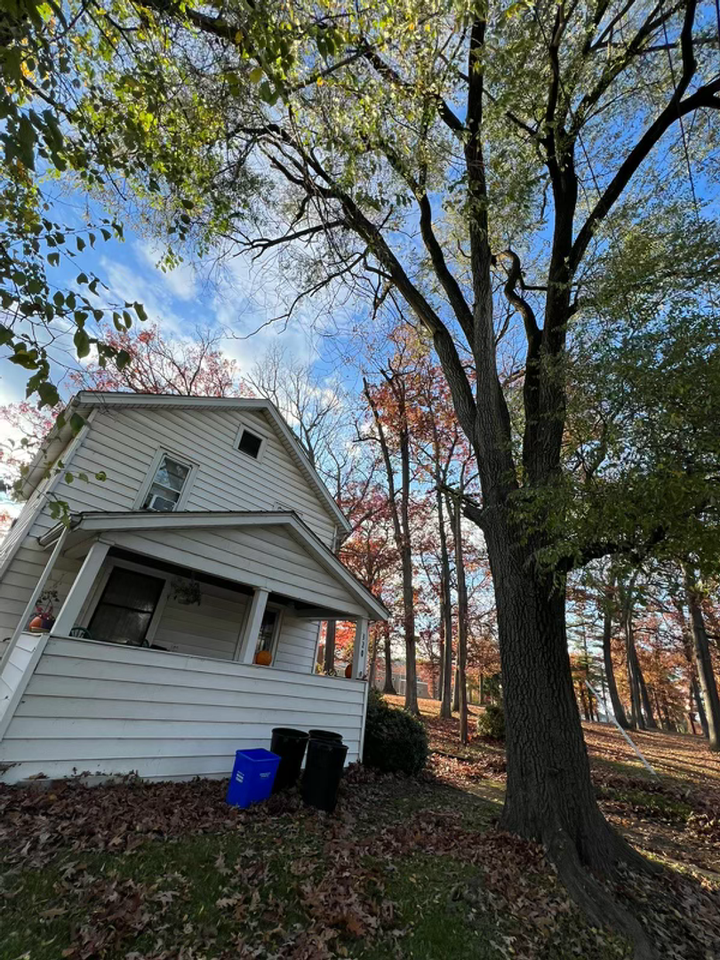 320 Riverside Dr - Photo 2 of 16
