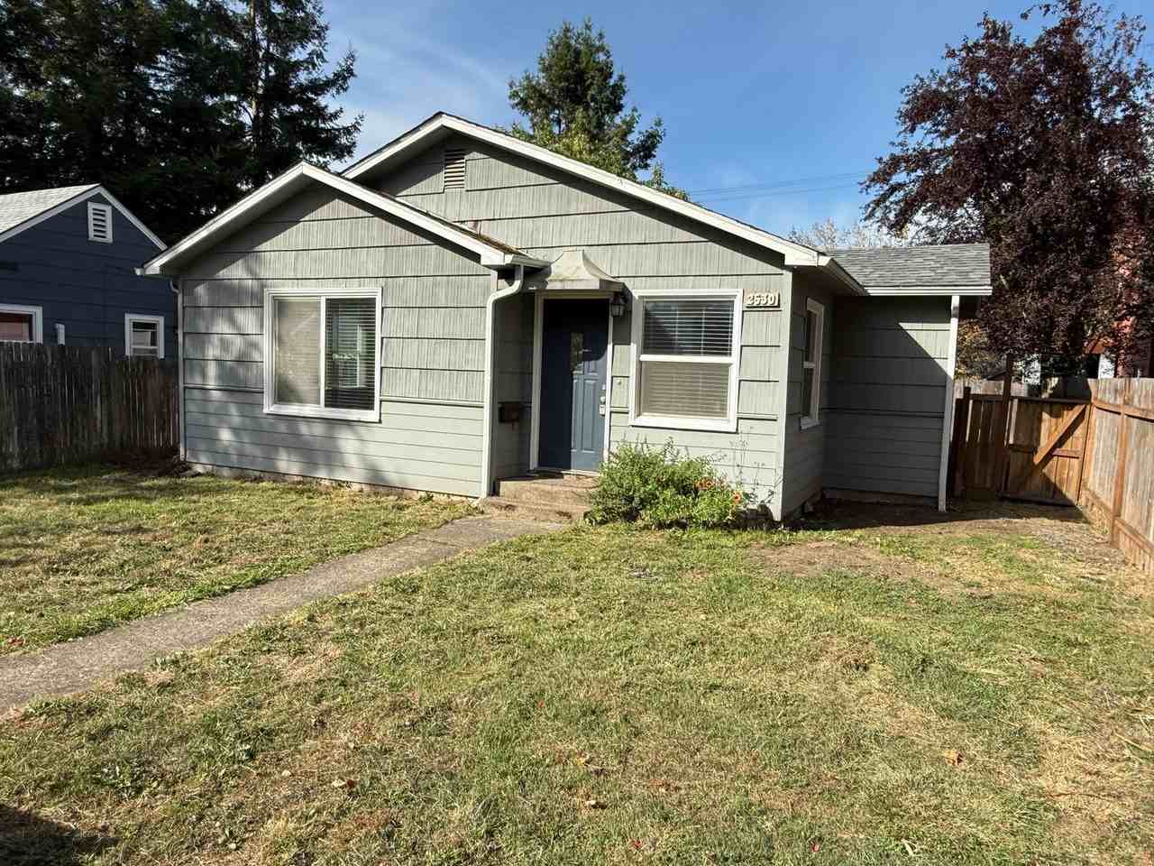 2530 Harris St - Photo 2 of 33