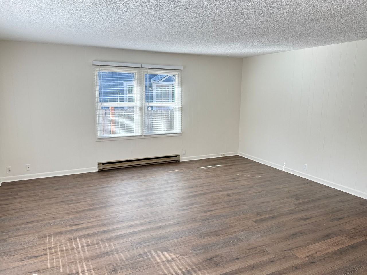 2530 Harris St - Photo 6 of 33