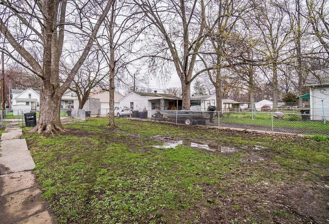 3714 Kahlert Ave - Photo 3 of 11