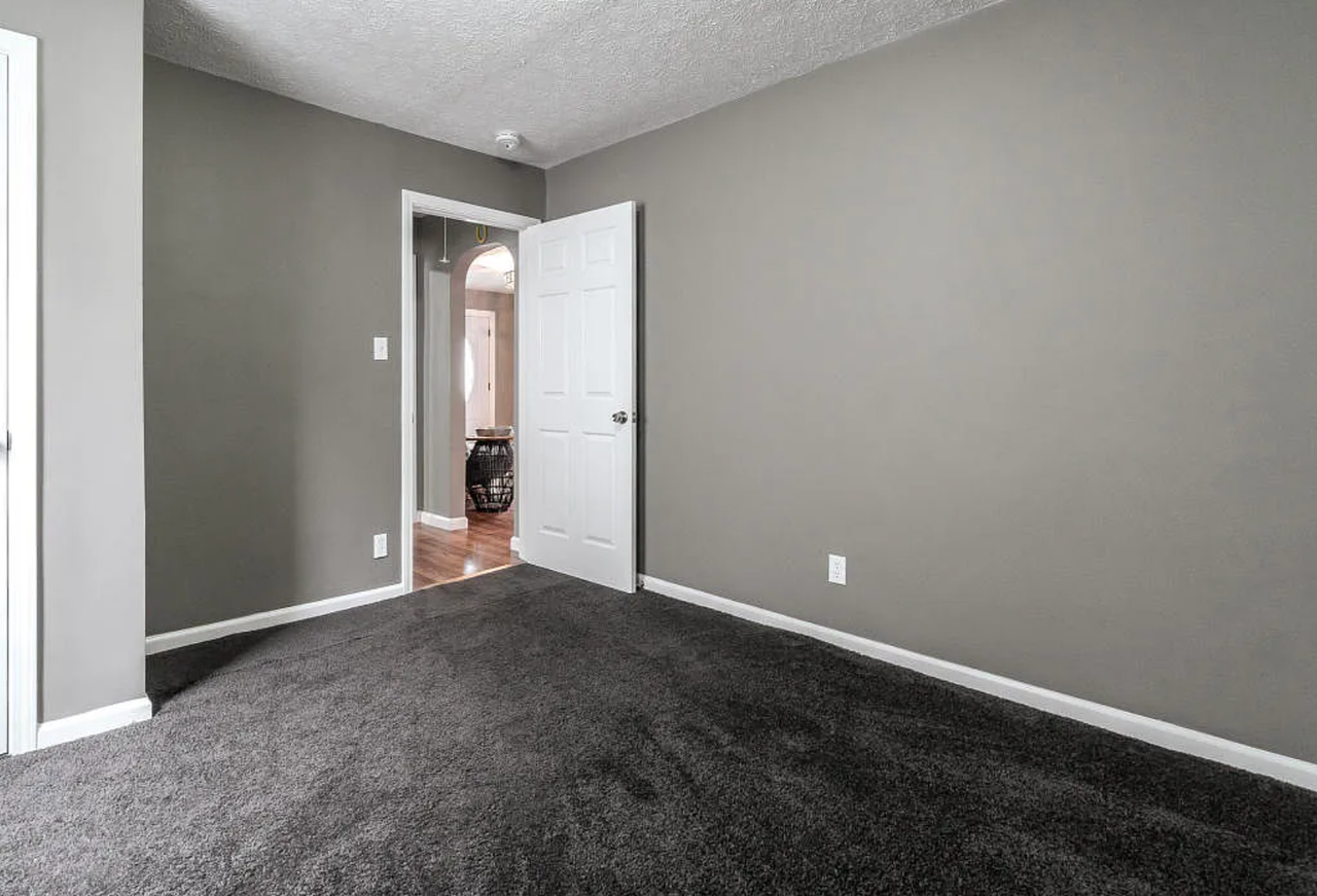 3714 Kahlert Ave - Photo 5 of 11