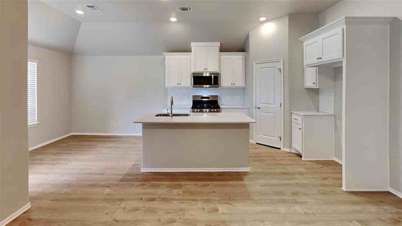 9024 Nw 127th Ter - Photo 5 of 21