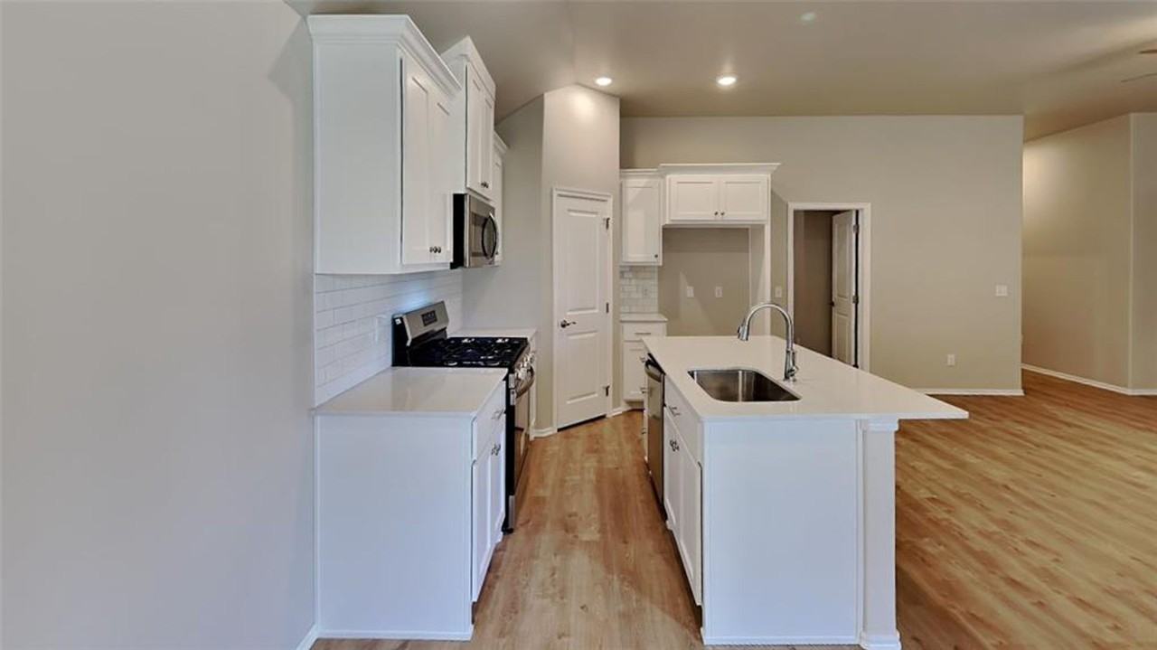 9024 Nw 127th Ter - Photo 6 of 21