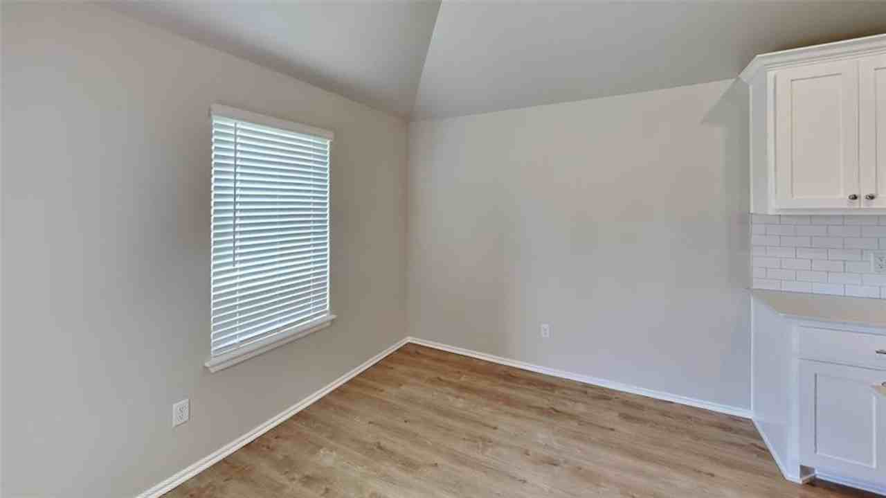 9024 Nw 127th Ter - Photo 7 of 21