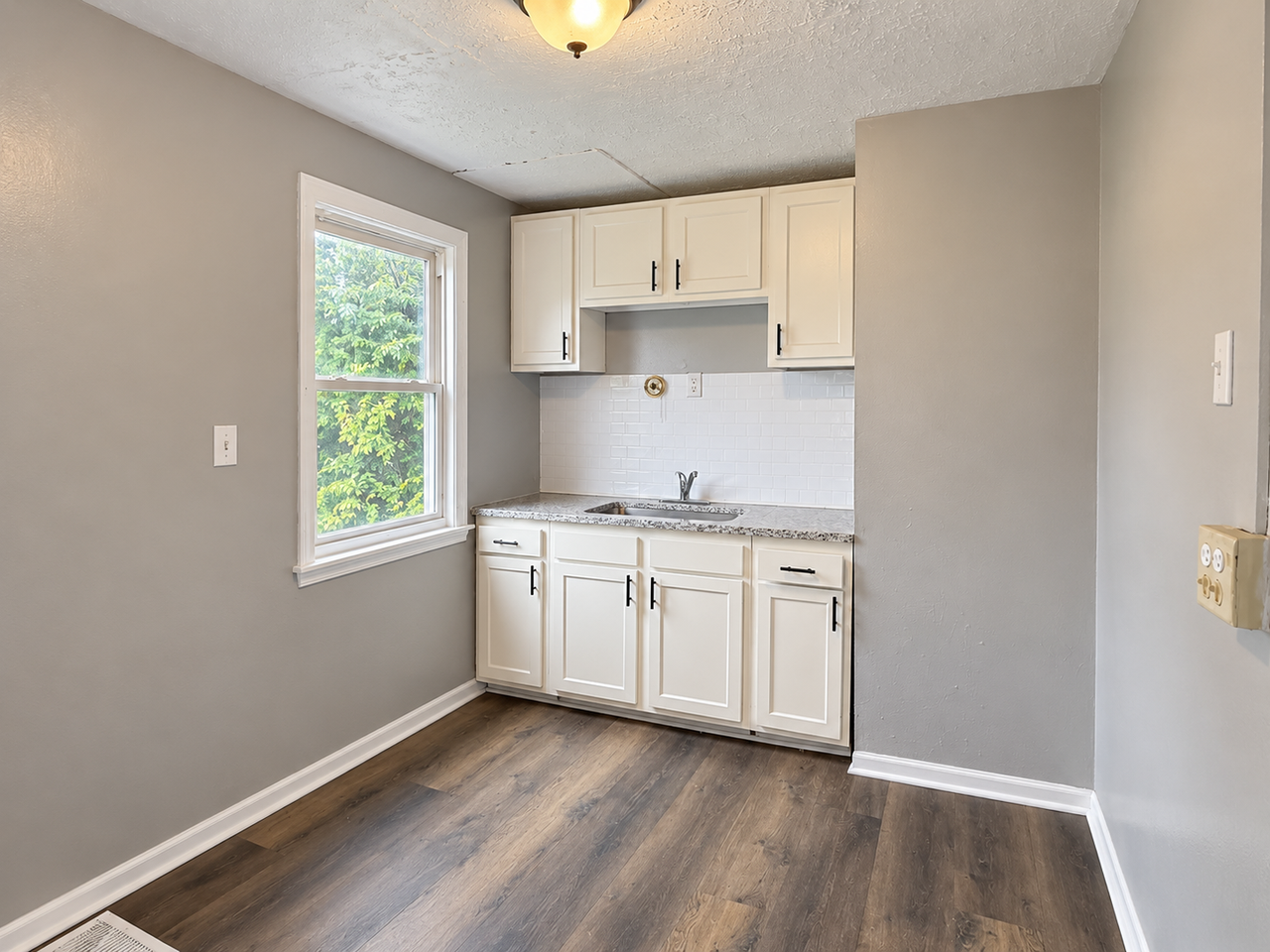 1206 E 24th Ave - Photo 3 of 10