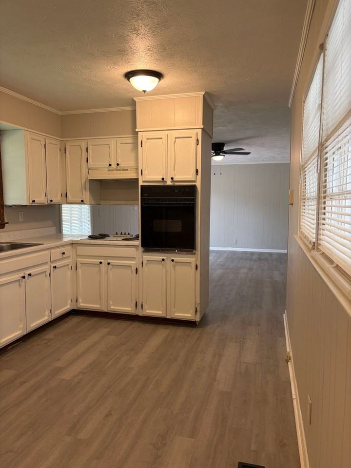 6305 Winwood Dr - Photo 5 of 20