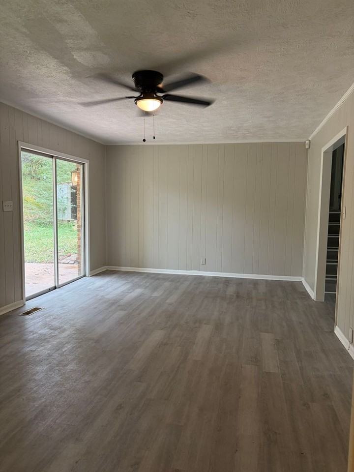 6305 Winwood Dr - Photo 6 of 20