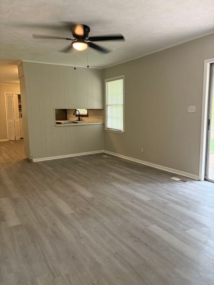 6305 Winwood Dr - Photo 7 of 20