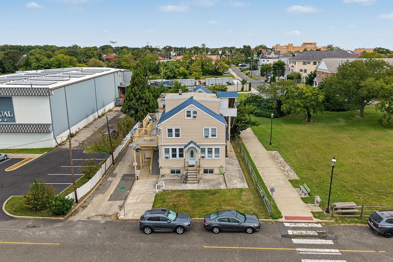 1 Braddock Avenue - Photo 5 of 41