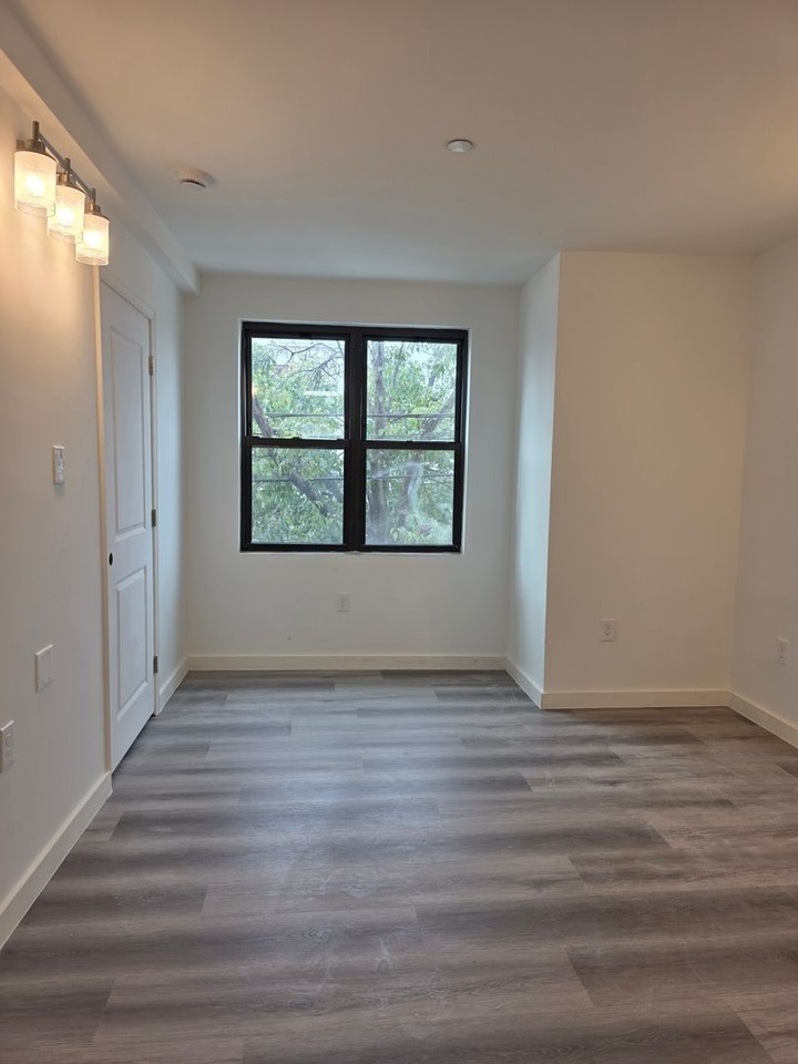 541 Washington Ave 2nd Fl - Photo 3 of 9