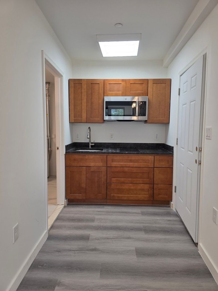 541 Washington Ave 2nd Fl - Photo 4 of 9