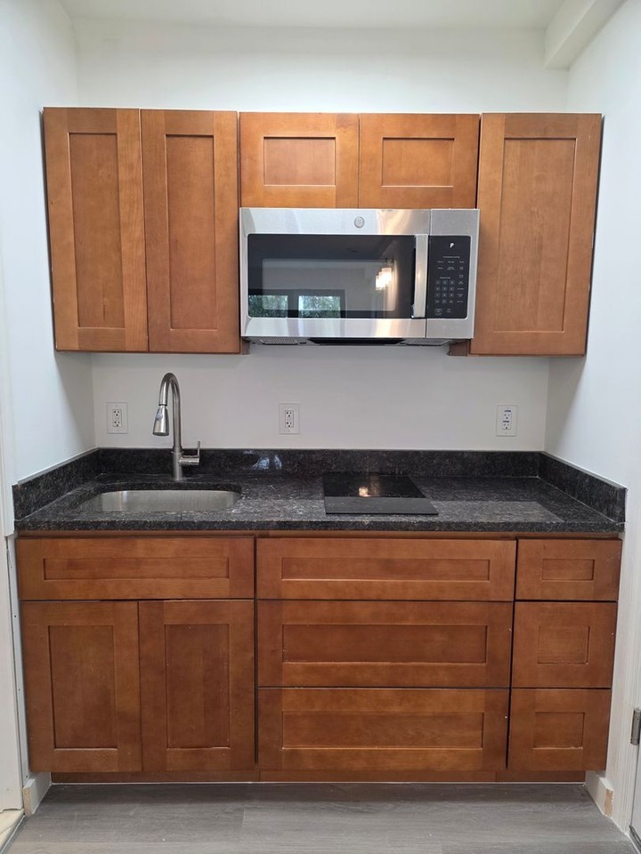 541 Washington Ave 2nd Fl - Photo 5 of 9