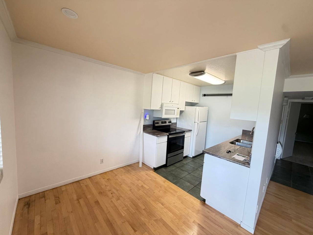 6020 Bixby Village Dr #63 - Photo 6 of 8