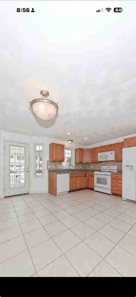8 Tobie Ave - Photo 4 of 10