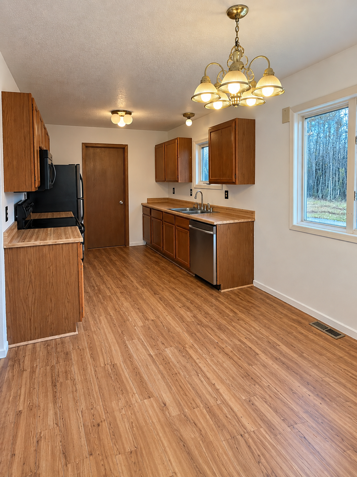 3165 Storey Dr - Photo 2 of 10