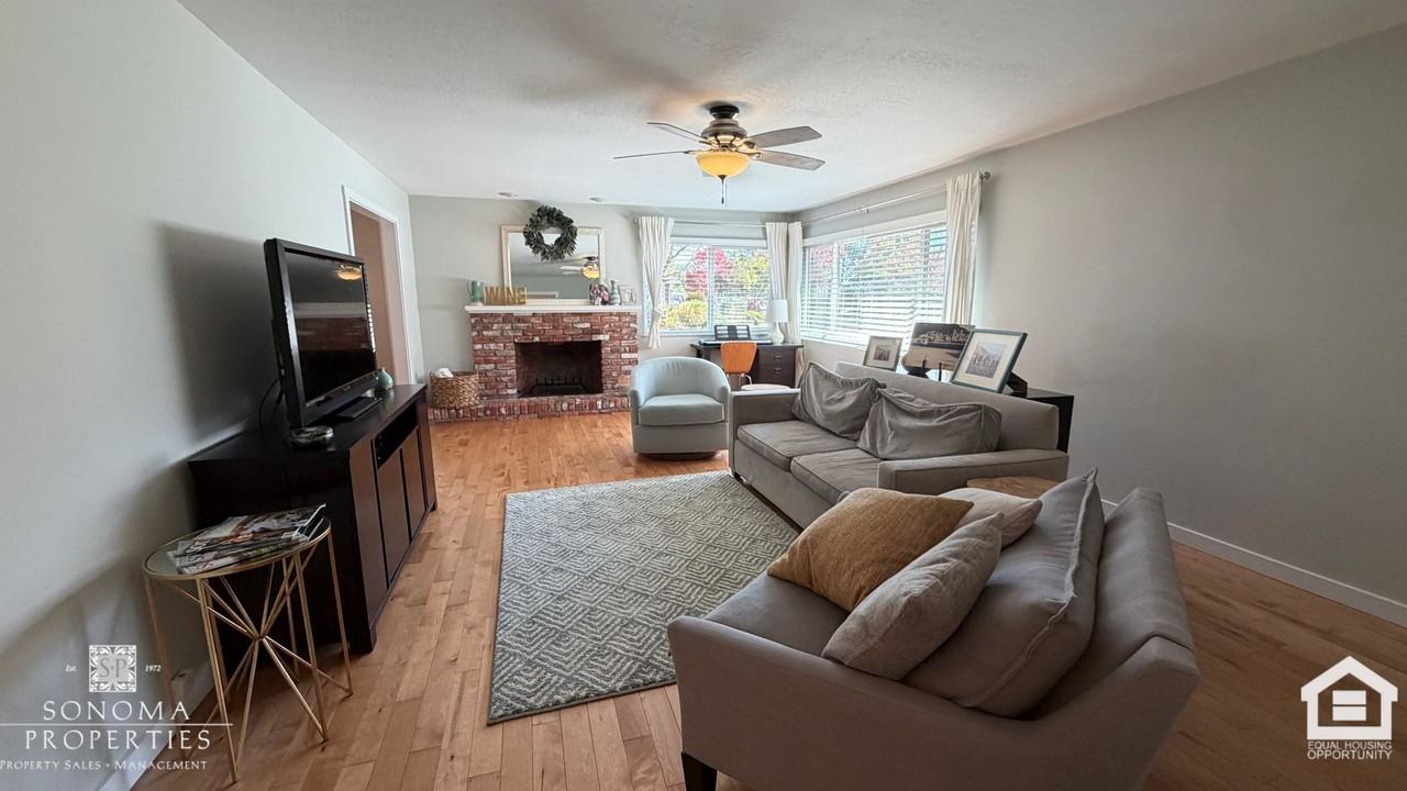 626 White Briar Dr - Photo 3 of 35