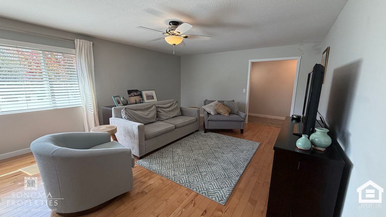 626 White Briar Dr - Photo 4 of 35