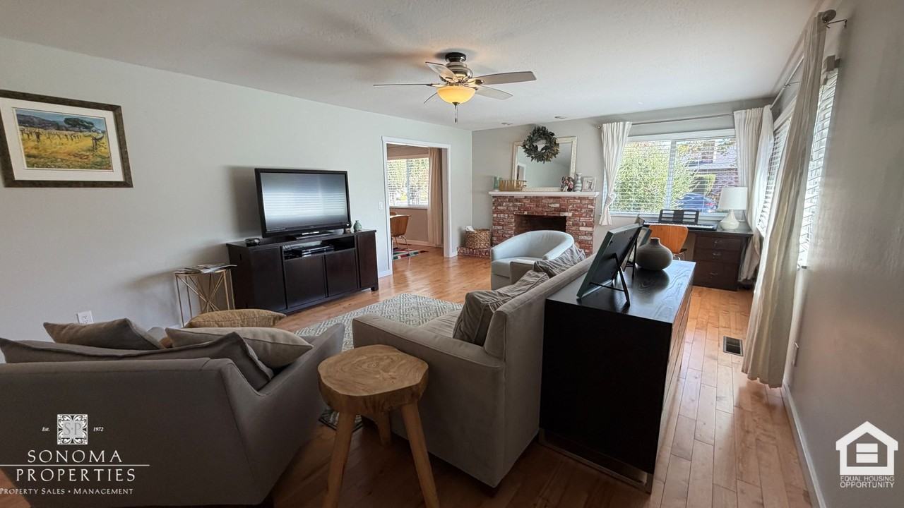 626 White Briar Dr - Photo 5 of 35