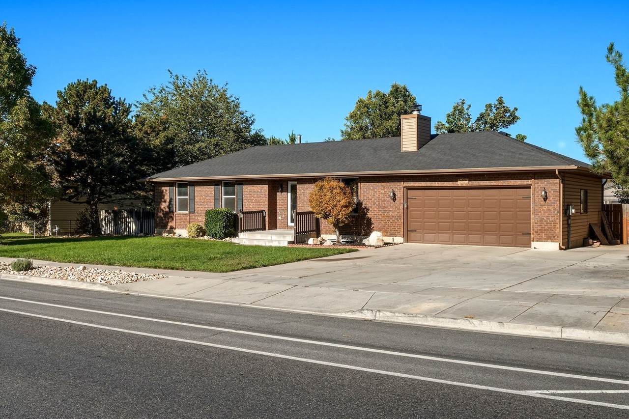 1203 N 100 E - Photo 2 of 34