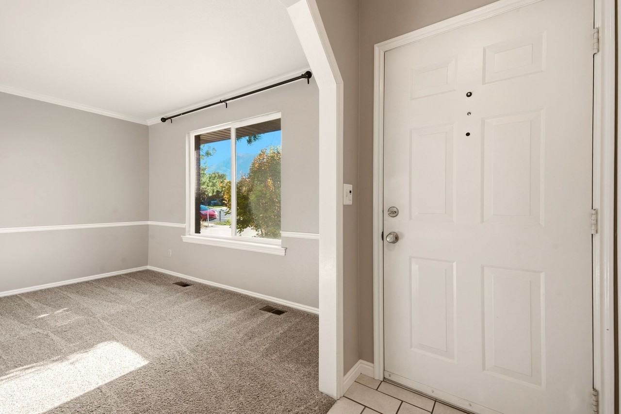 1203 N 100 E - Photo 4 of 34