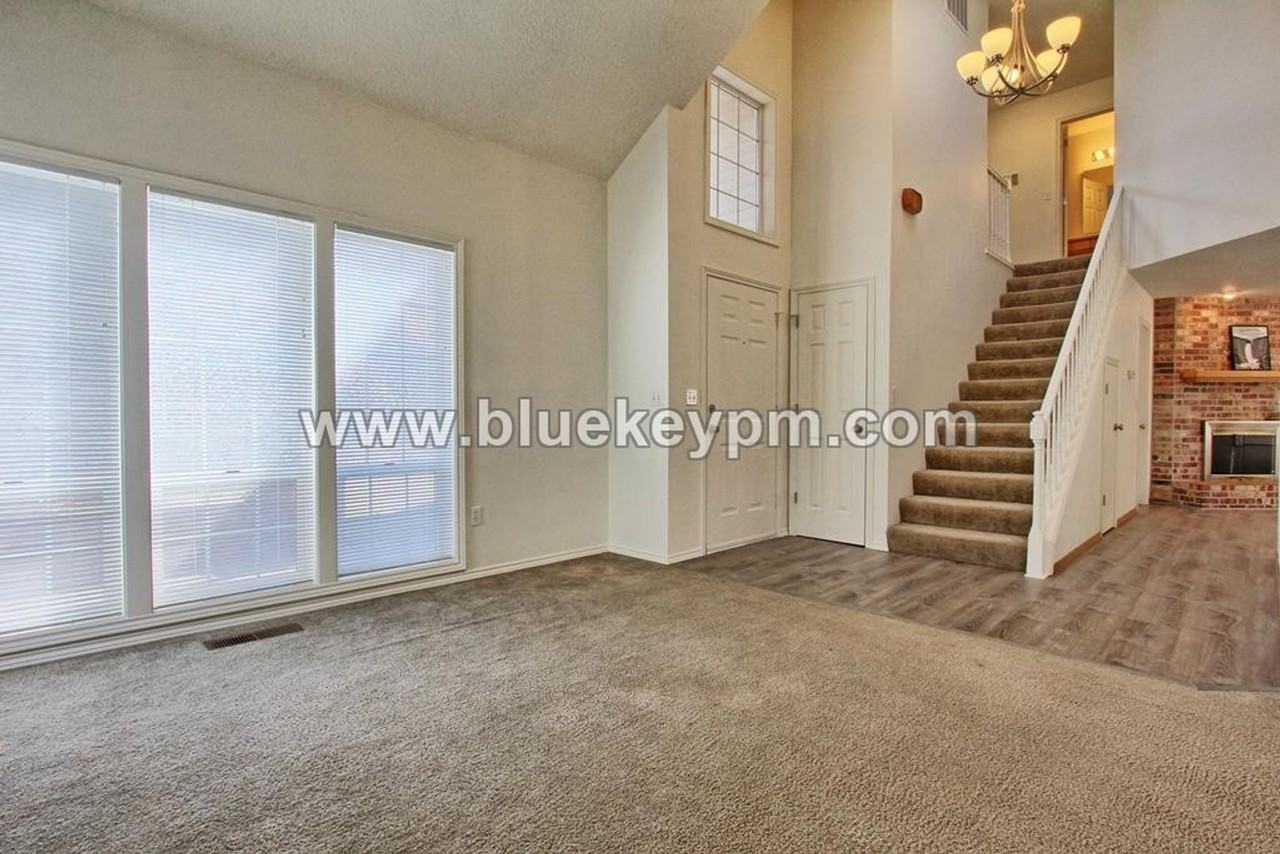 1712 Se Solomon Loop - Photo 3 of 18