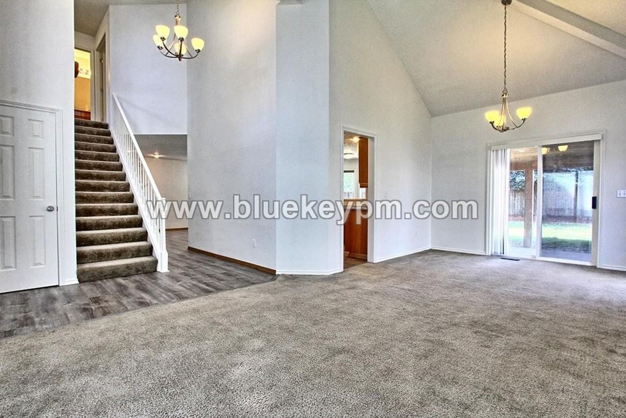 1712 Se Solomon Loop - Photo 4 of 18