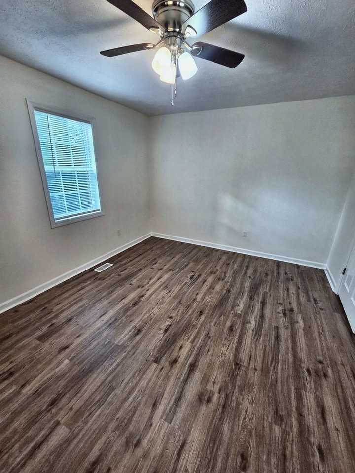 5306 Whisperwood Ct - Photo 5 of 10