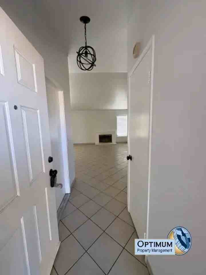 15036 Milford Ave - Photo 4 of 20