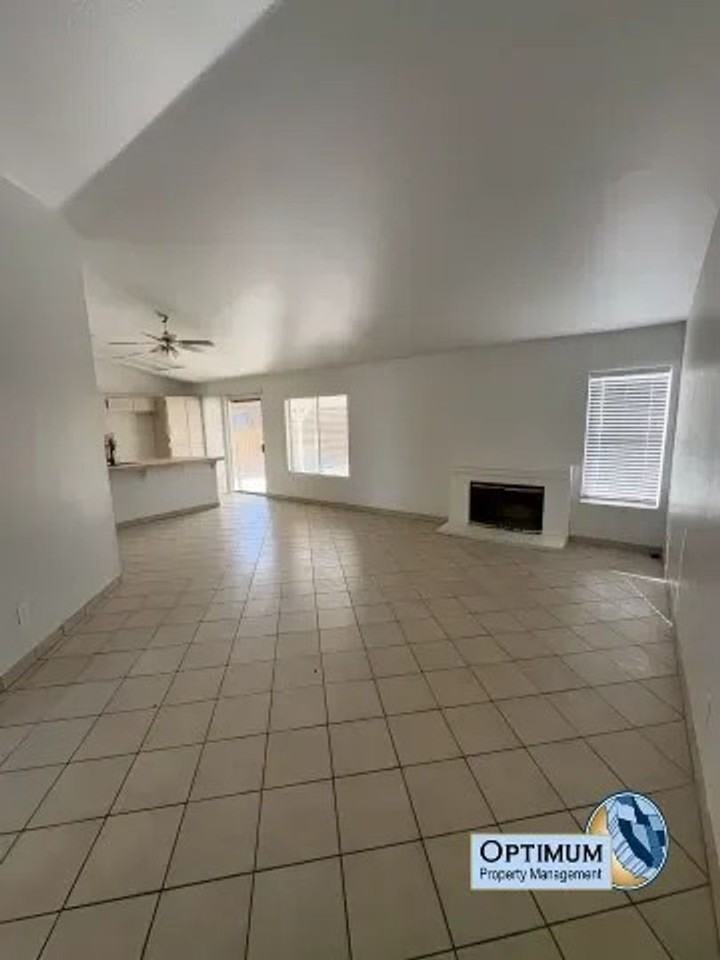 15036 Milford Ave - Photo 5 of 20