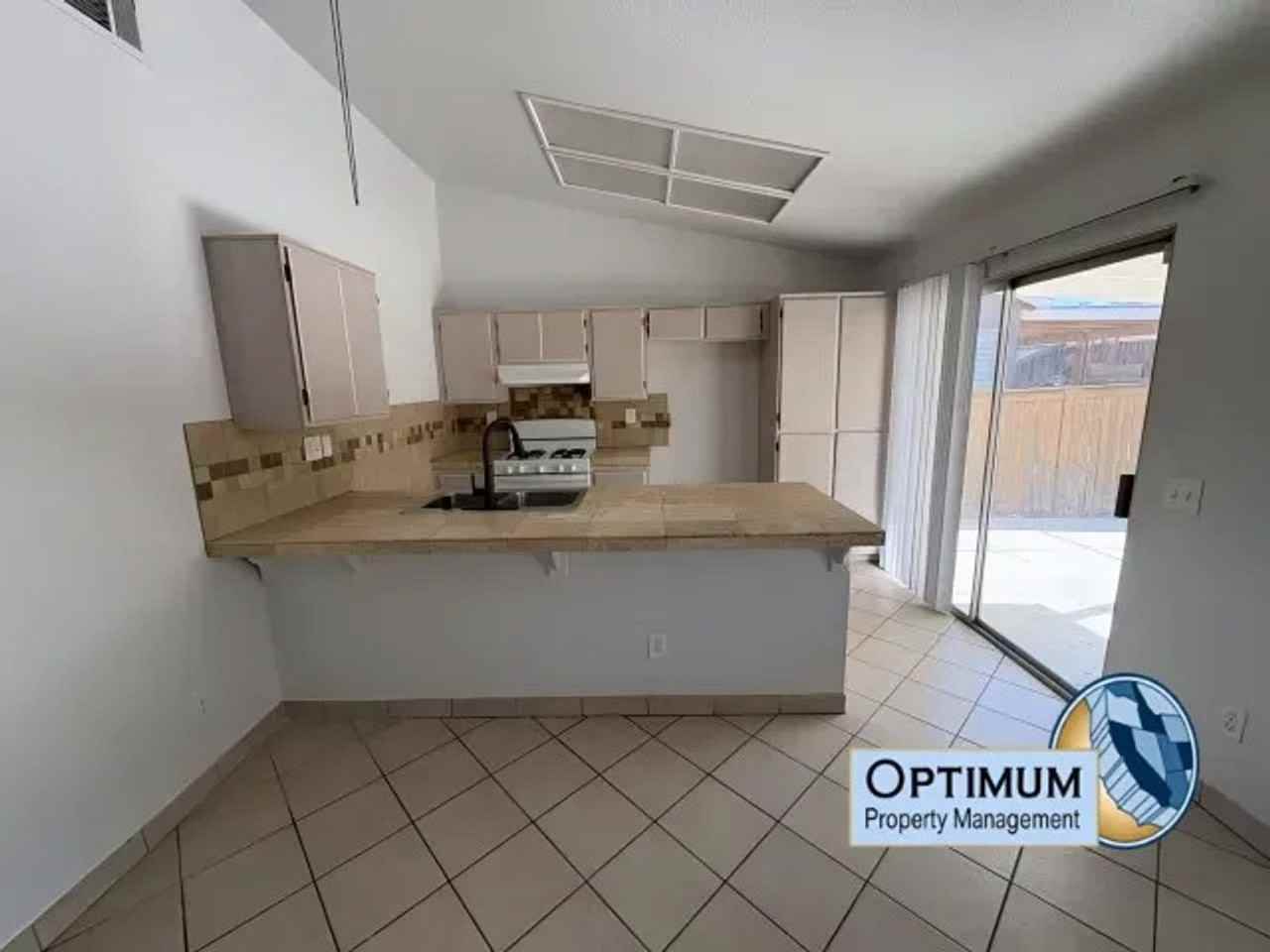 15036 Milford Ave - Photo 6 of 20