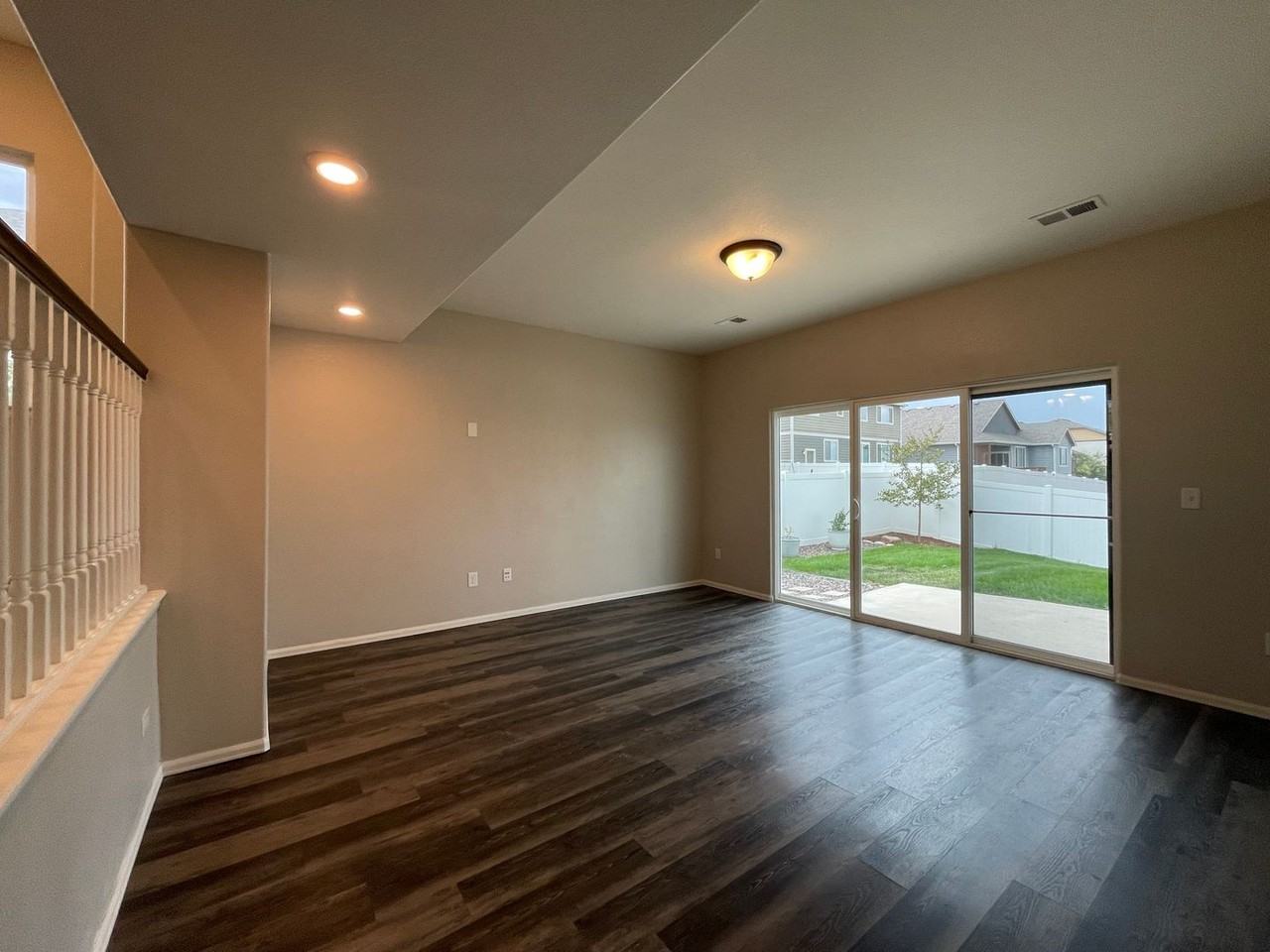 1472 Skimmer St - Photo 6 of 32