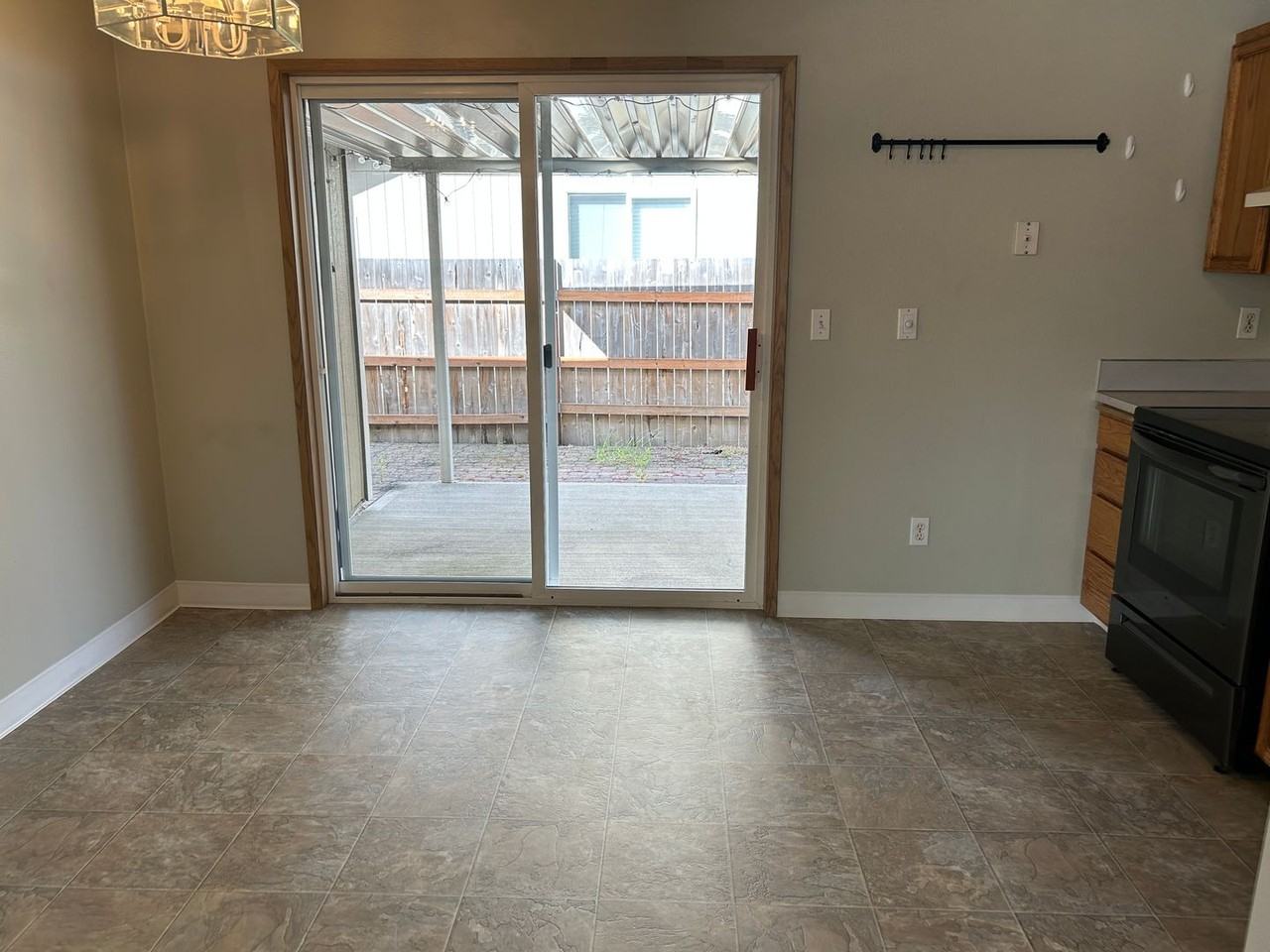 234 Loganberry St - Photo 3 of 17