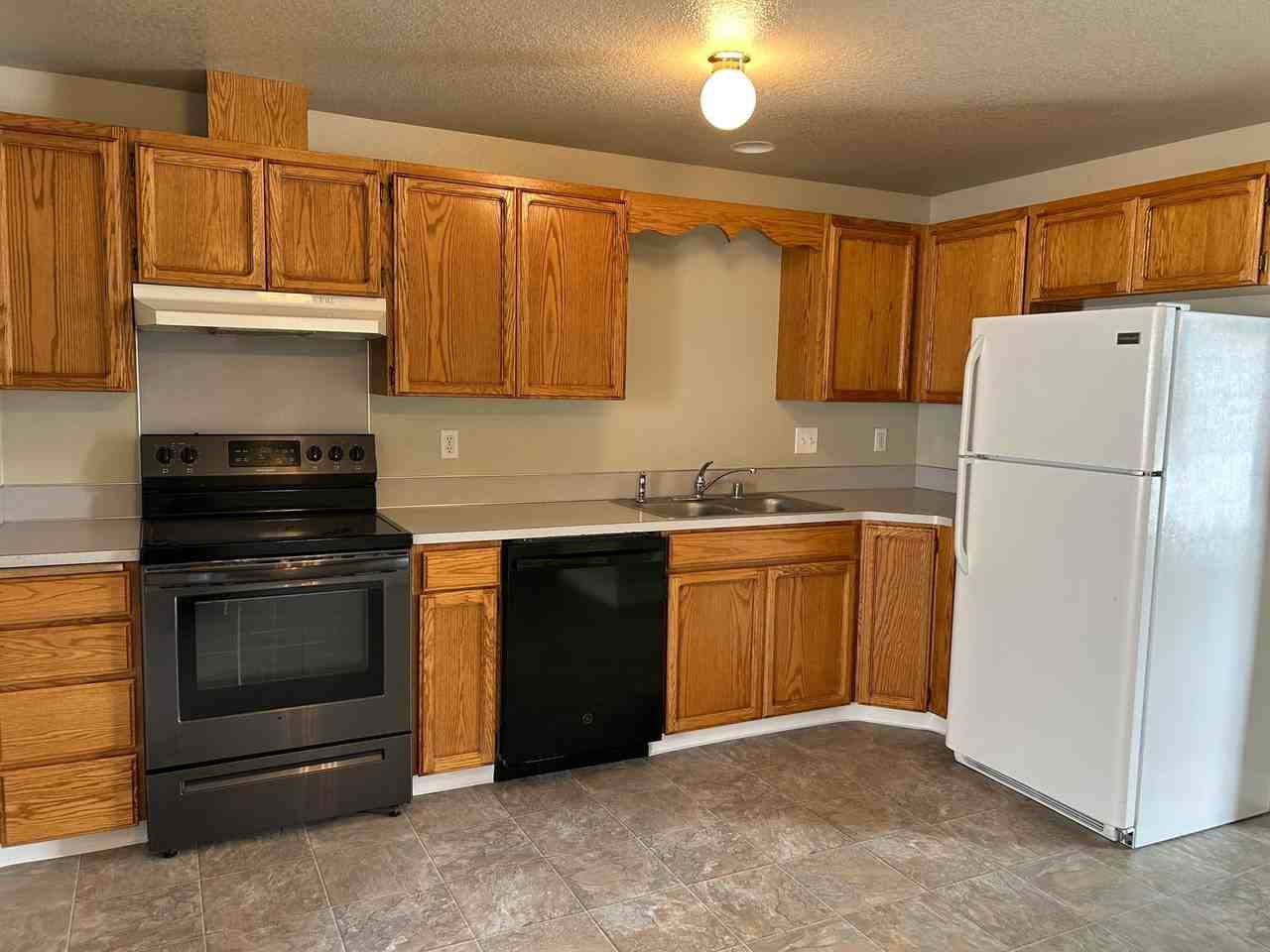 234 Loganberry St - Photo 4 of 17