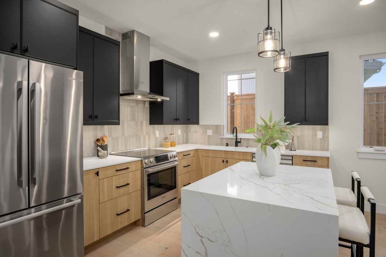 13810 84th Ave Ne - Photo 5 of 26