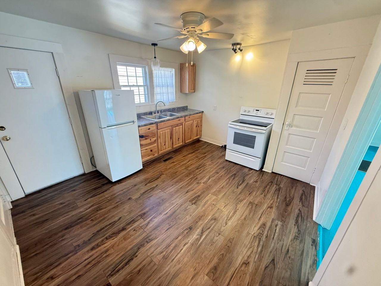 1357 S Florence Ave - Photo 7 of 16
