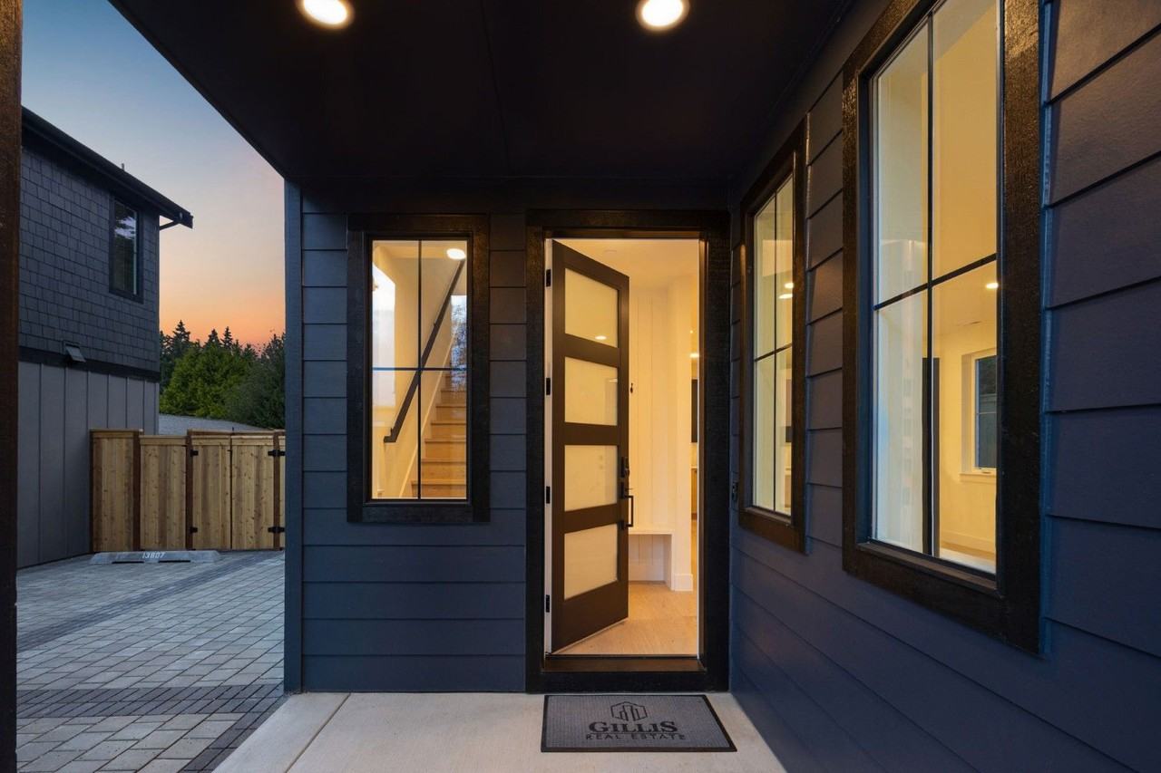 13811 84th Ave Ne - Photo 2 of 26