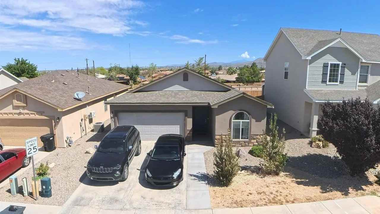 823 Valencia - Photo 3 of 36